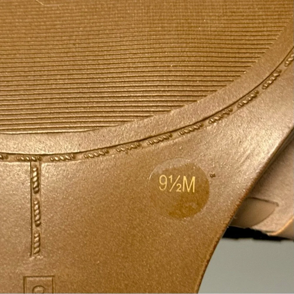 NWOB Vince Camuto Suraylin Truffle Taupe Heeled‎ Sandal
